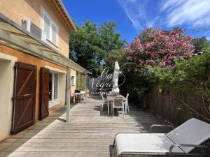 Appartement plain-pied avec terrasse proche de la plage du Canadel