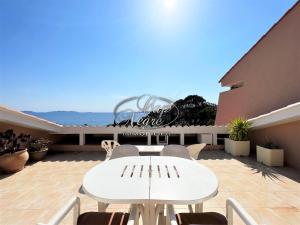 Appartement avec terrasse et vue mer proche de la plage du Rayol