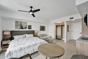 On 47th Floor! Free Parking & Views From The Top