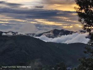 May Fair Vista Luxury Villa - Huge Lawn - Scenic Views - Free Parking