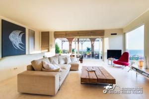 Stunning Villa Ibizenca with private pool in Sitges