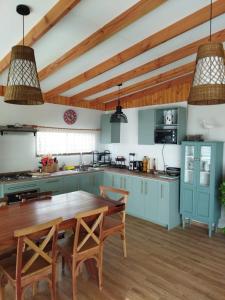 Hermosa y moderna casa en guanaqueros con amplios espacios WiFi y cable