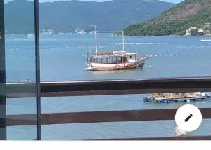 Casa 3 andares para o mar - Enseada do Brito