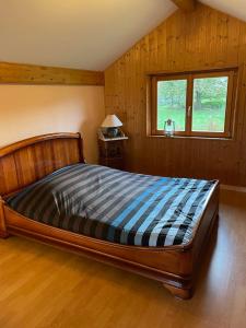Chalet au bord dun étang