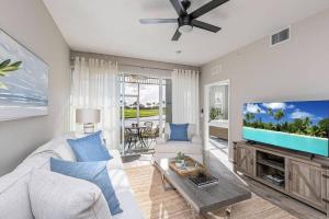 Rare New 2 bed 2 bath Golf View in Naples