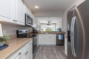 Rare New 2 bed 2 bath Golf View in Naples