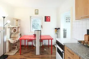 Room in House - Charming Vienna Retreat with Garden Metro Access - Pressbaum