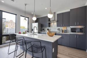 Cowboy Condo - Odyssey - Heart of Midtown