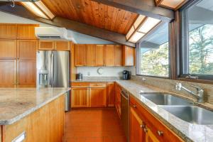 Trail Access On-Site Gorgeous MCM Deck House!