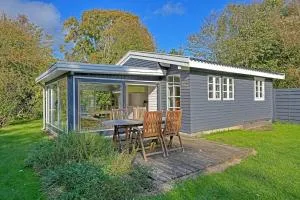 Sommerhus tæt på sandstrand og skov - Gudmindrup