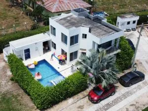 PRECIOSA CASA con Piscina, Jacuzzi y BBQ en Girardot - El Espinal