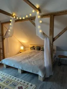 Siedlisko Stara Poczta Podlasie z jacuzzi i dużym ogrodem - 波德拉谢地区索科武夫