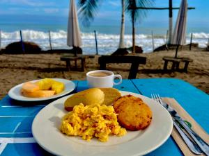 Beach Life Palomino - Beach Party Hostel & Beach Club