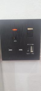 غرفة ثنائية خاصة بحمام ومدخل خاص