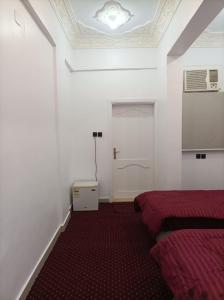 غرفة ثنائية خاصة بحمام ومدخل خاص