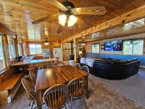 River Retreat with Hot Tub