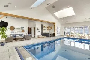 Private Pool and Hot Tub Luxe Unit Near UTA Train! - Mapleton