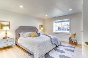 Private Pool and Hot Tub Luxe Unit Near UTA Train!