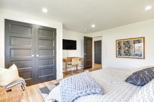 Private Pool and Hot Tub Luxe Unit Near UTA Train!