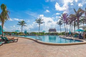 Stylish Ocean Apartment with Pool