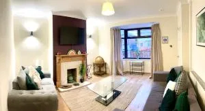 Long Eaton house sleeps 6 & double sofabed - Stanton by Dale