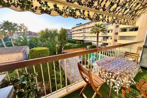 1-bedroom apartment 50 m from the beach with terrace swimming pool AC