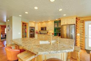 10 Mi to Deer Valley: Mtn-View Gem w Game Room
