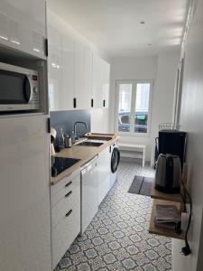 Villa à 50m de la plage, cour et parking