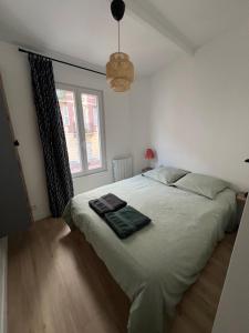 Villa à 50m de la plage, cour et parking