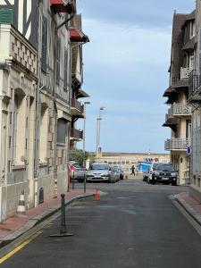 Villa à 50m de la plage, cour et parking