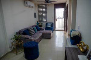 2BR-3BA Condo Block from Beach w Rooftop Jacuzzi