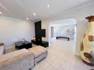 Luxury 14 sleeper villa Lamsyh - Table View