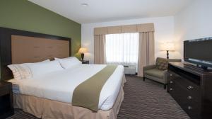 Holiday Inn Express & Suites Chicago Deerfield Lincolnshire by IHG
