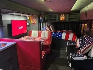 American rv glamping with hot tub - St Asaph