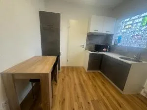 Home-Base Apartment - Lay