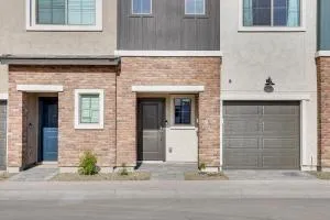 Community Pool and Hiking Trails Phoenix Condo! - 纽里弗