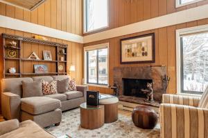 Creekside Condo 1296