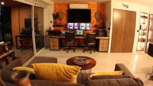 Paradise Escape Life is Good