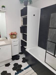 Chambre cosy près de Paris dans un appartement partagé