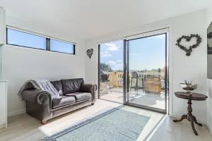 Nautilus self-catering cottage - Maraetai