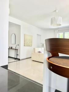 CasaSpensieratezza - 5 PERSONE - POSTO AUTO RISERVATO - COLAZIONE