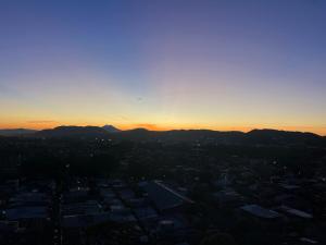 Penthouse with Volcano Views & Top Amenities - AC, Gym, Lounge, Patio, Workspace