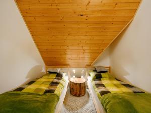 Villa in Varva ov with Garden and Barbecue