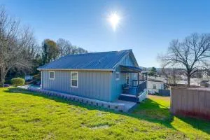 Walk Downtown Charming Rome Abode with Yard! - Lindale