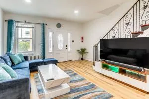 6 Mi to Eagles Games Stylish Philly Townhome! - Drexel Hill