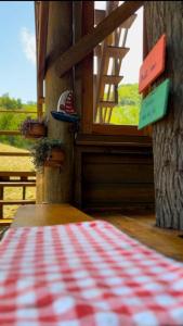 Casa na árvore perto da praia