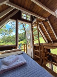 Casa na árvore perto da praia