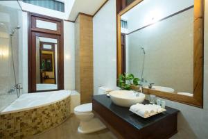 Phòng có Giường cỡ King và Khu vườn Riêng (King Room with Private Garden)