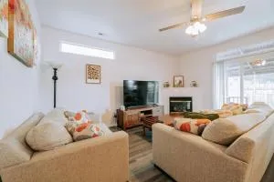 Modern Three Bedrooms Entire House Nike - 比弗顿