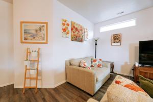 Modern Three Bedrooms Entire House Nike